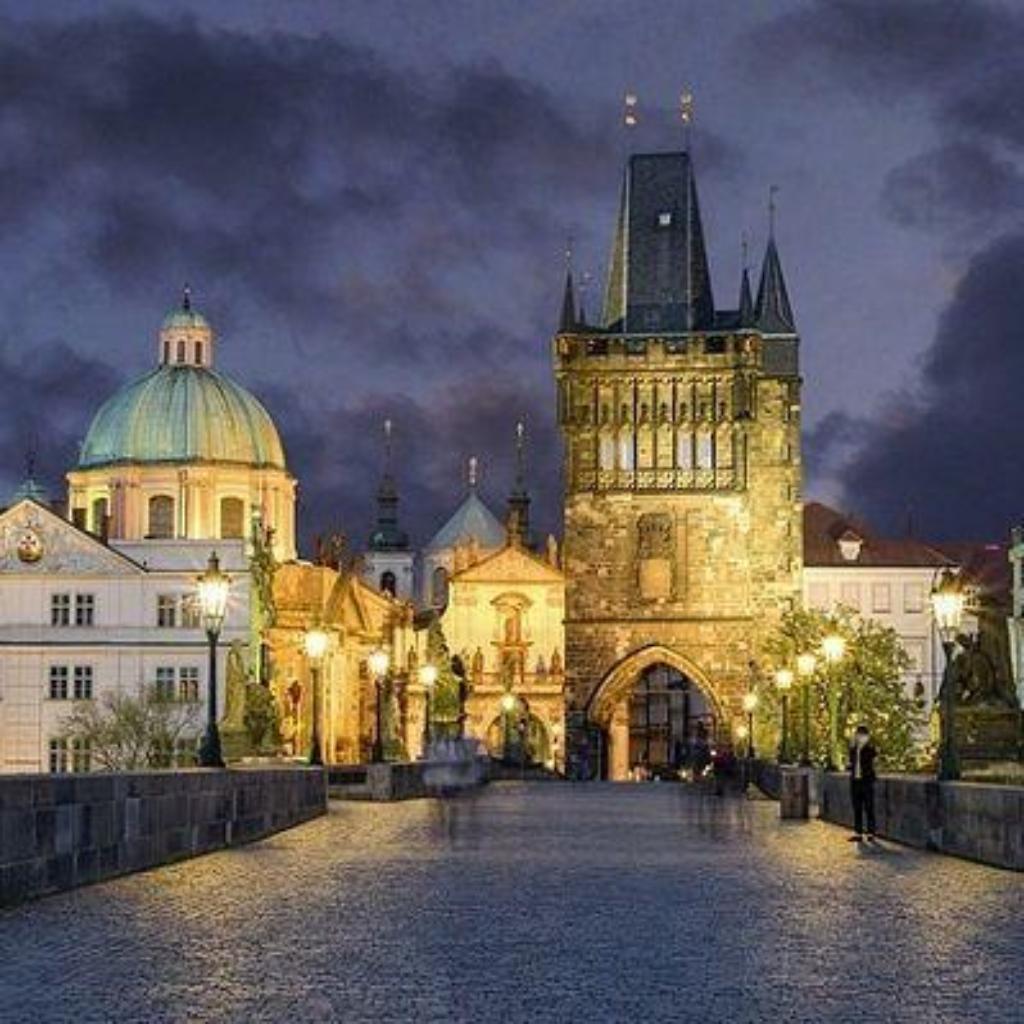 https://pixabay.com/de/photos/charles-br%C3%BCcke-prag-d%C3%A4mmerung-stadt-5039256/
